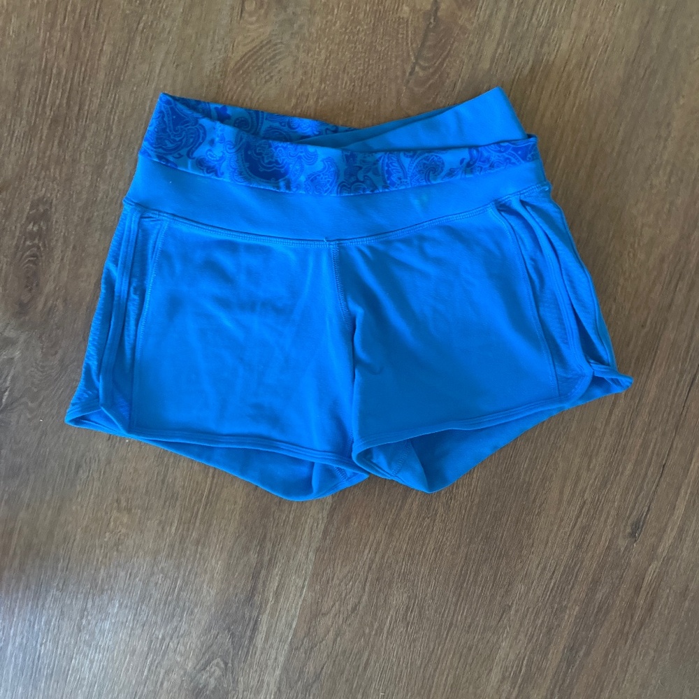 ✨Lululemon cross front shorts✨